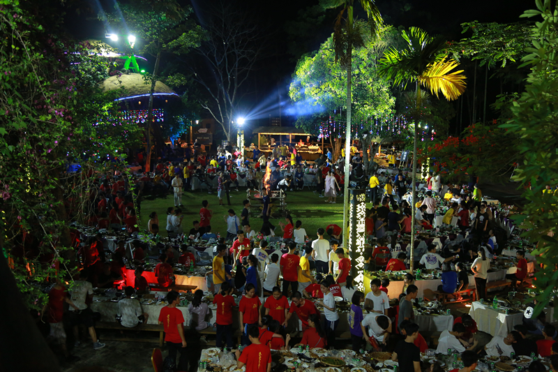 4、海南省農(nóng)墾實(shí)驗(yàn)中學(xué)“從這里·向未來”畢業(yè)晚會(huì)現(xiàn)場(chǎng)