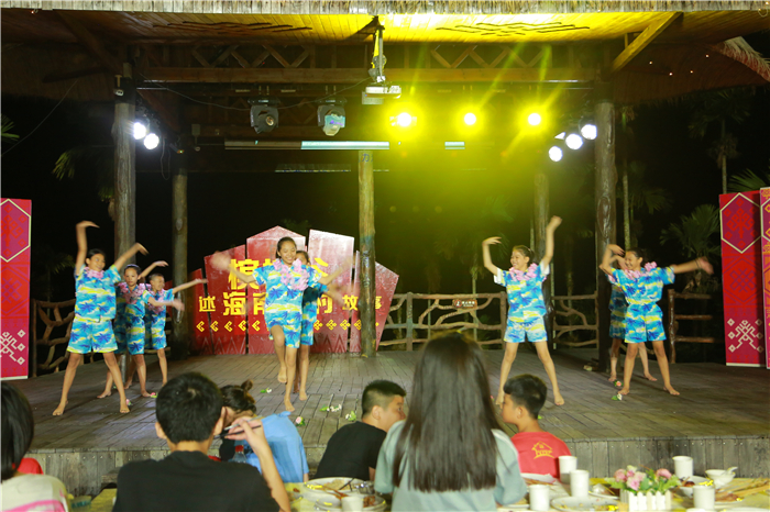 8、“少年演講家”玩轉(zhuǎn)檳榔谷 蕩槳飛歌“悠黎客”