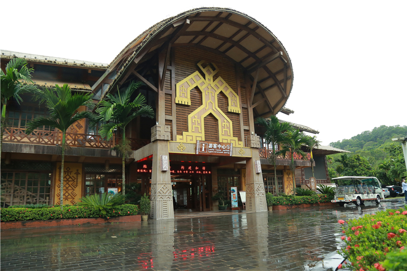 1、 海南旅游景區首家無人超市落戶檳榔谷