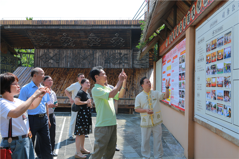 3、白沙縣省部級(jí)勞模考察團(tuán)到訪檳榔谷 學(xué)習(xí)美麗鄉(xiāng)村旅游扶貧經(jīng)驗(yàn)