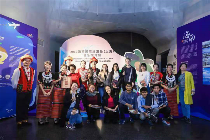1、檳榔谷助力海南國(guó)際旅游島（上海）音樂推介會(huì) 邀請(qǐng)游客做黎家人