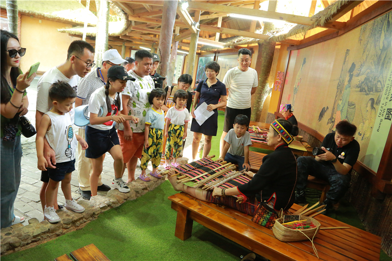 親子團學習制作黎錦