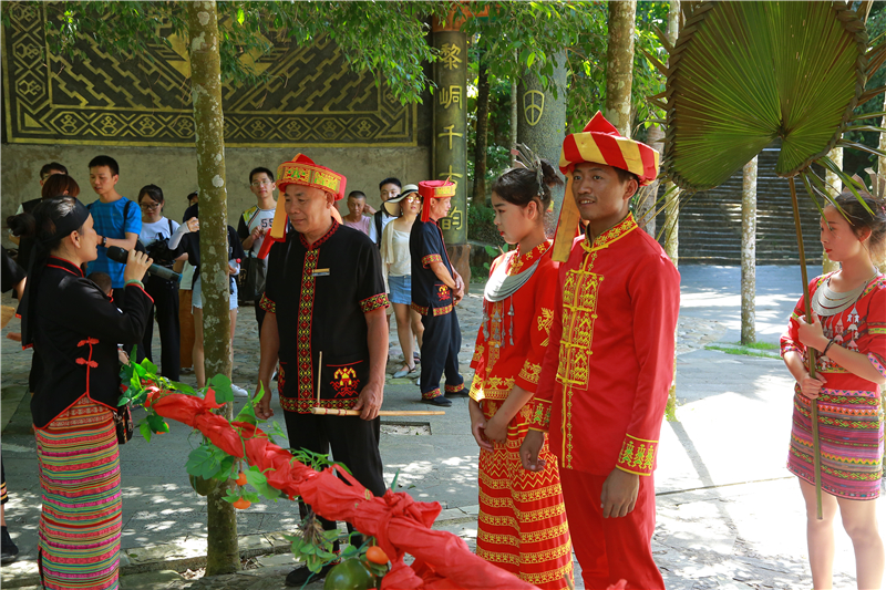 5、檳榔谷“賀歲套餐”繽紛多彩 黎苗文化+科幻元素體驗樂趣多