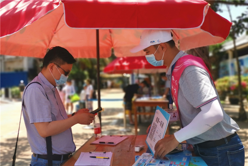 游客進行健康碼驗證