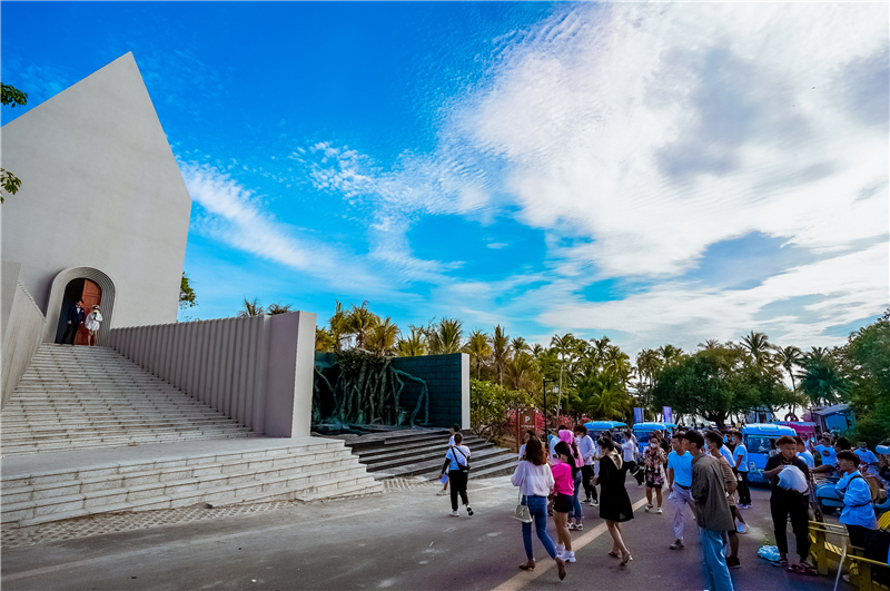 婚紗攝影機(jī)構(gòu)負(fù)責(zé)人參觀大小洞天婚拍基地