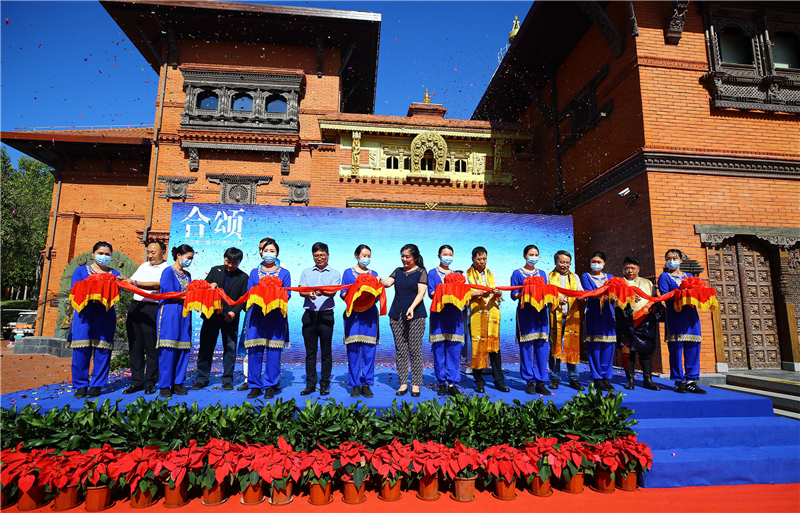 1   1月28日，主題為“合頌”的唐卡非遺藝術(shù)展在三亞南山非遺中心開幕